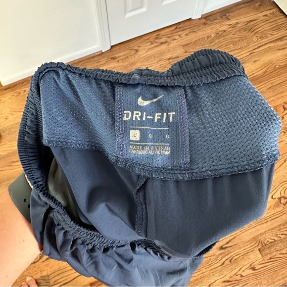 Men’s Nike Running Shorts Size L, 7” inseam - Picture 3 of 5